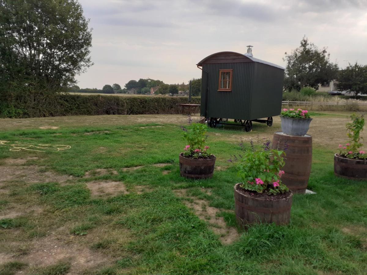 Glamping In Wiltshire In Our Luxury Shepherds Hut Chippenham  Zewnętrze zdjęcie