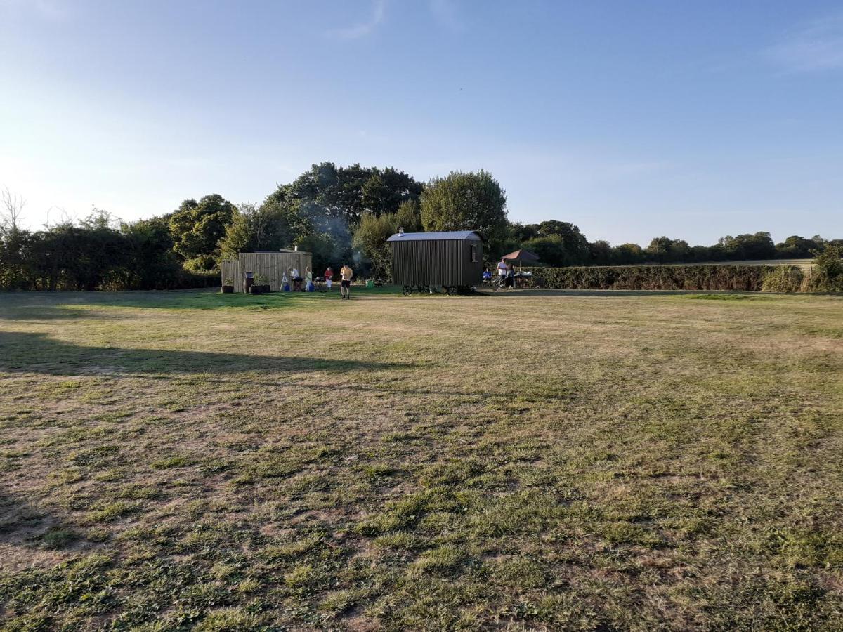 Glamping In Wiltshire In Our Luxury Shepherds Hut Chippenham  Zewnętrze zdjęcie
